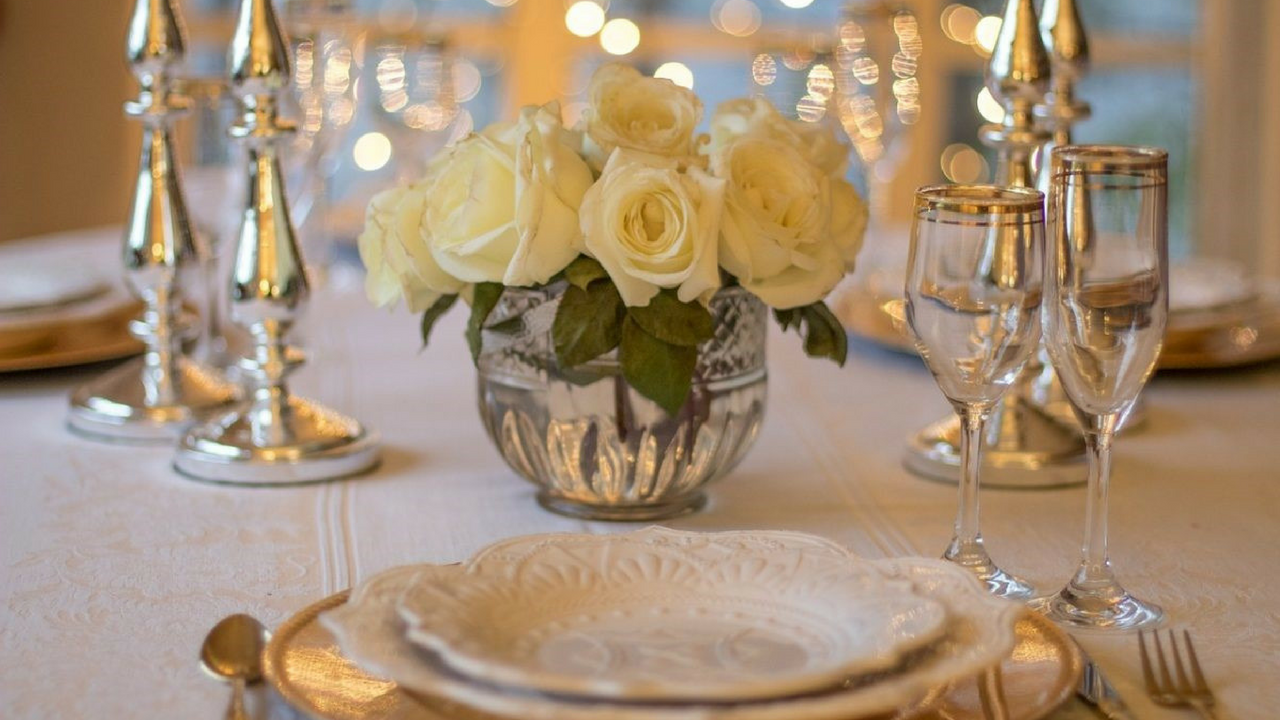 Royal Wedding fancy tableware for guests to dine with