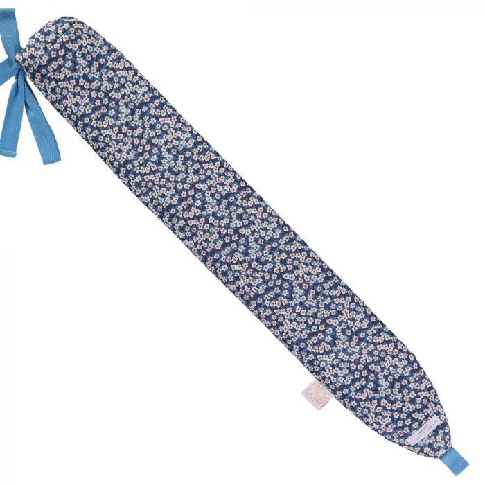 a cut out image of the blue and white yuyu hot water bottle