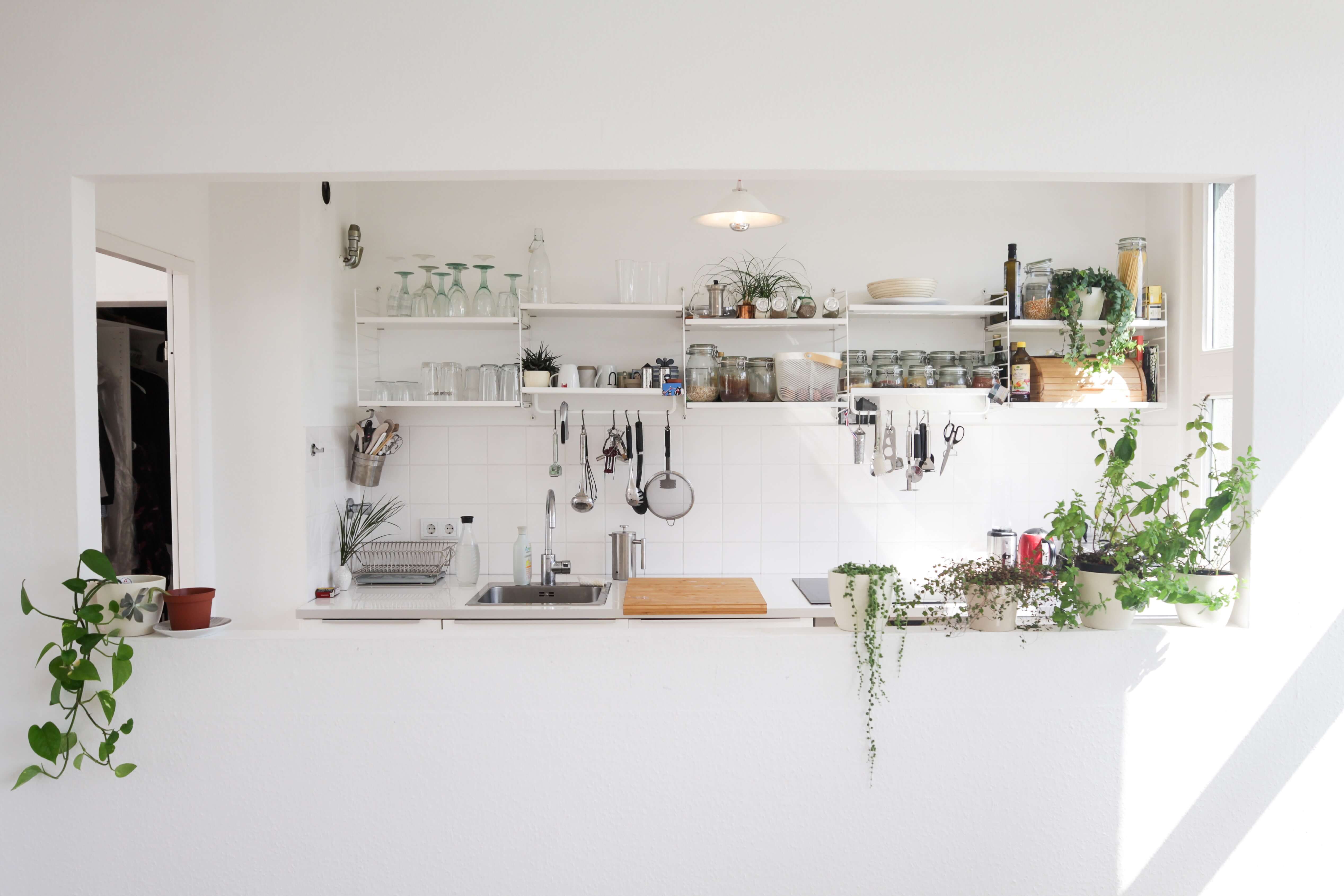 Open shelving showing interior trends for autumn in a white and bright kitchen